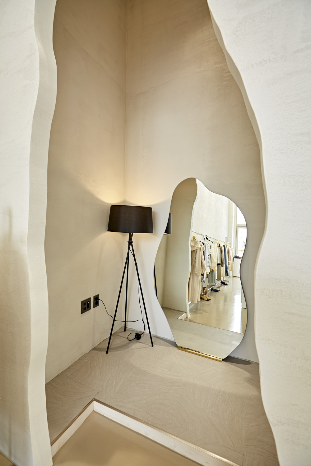 35 平现代简约咖啡馆&服饰店设计-17