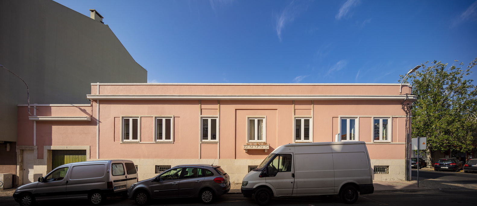 葡萄牙 Setúbal House 的现代改造丨João Tiago Aguiar Arquitectos-28