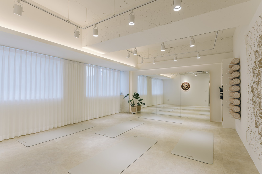 白色调的极简设计，韩国 Pilates 学院室内设计欣赏-5