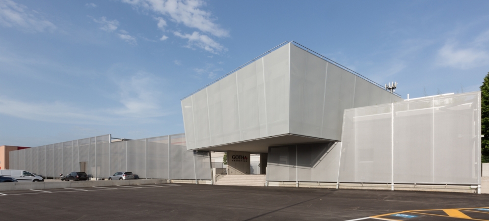 意大利 Gotha 化妆品公司总部，iarchitects 打造黑白对比的现代空间-3