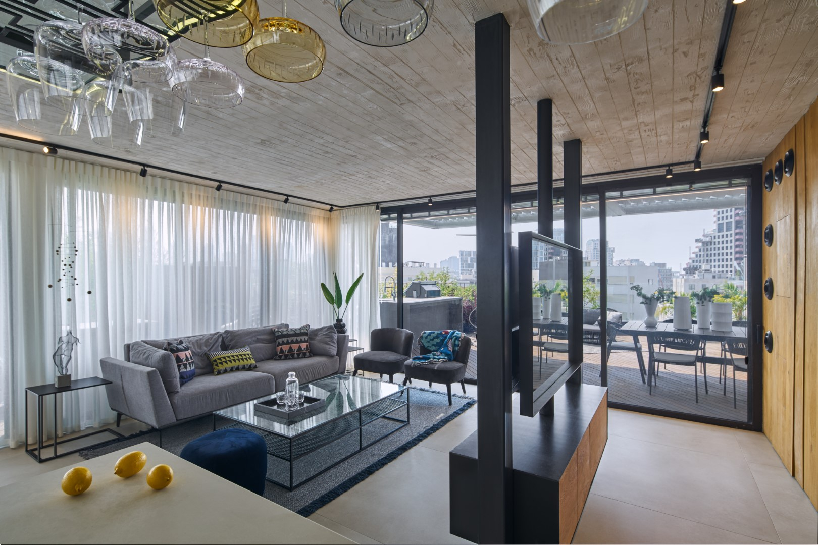 特拉维夫城市顶层公寓 Urban Penthouse In Tel-Aviv / Tzvia Kazayoff-0
