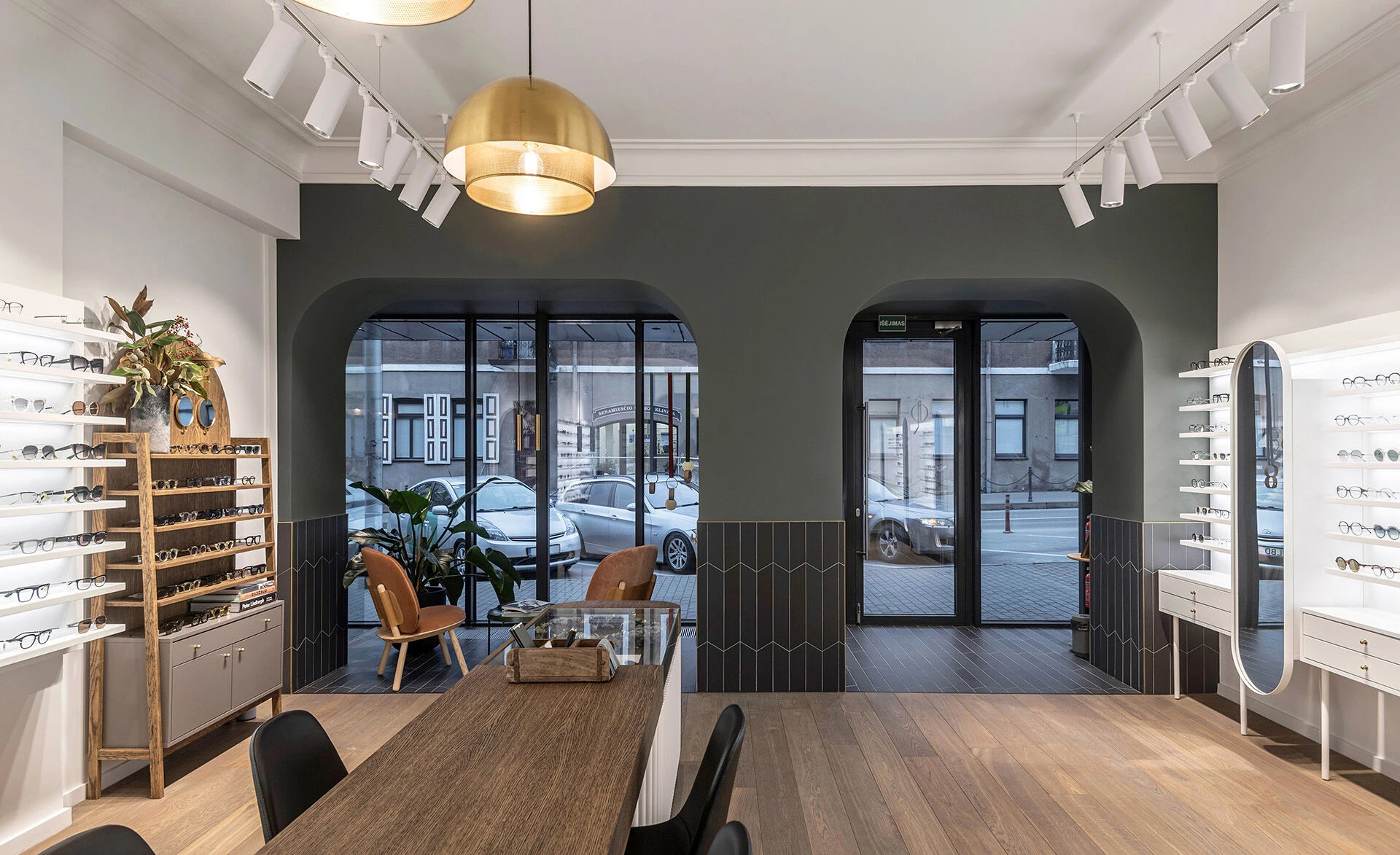 温馨家居氛围中的独特眼镜店设计丨立陶宛考纳斯丨INT2 architecture-14