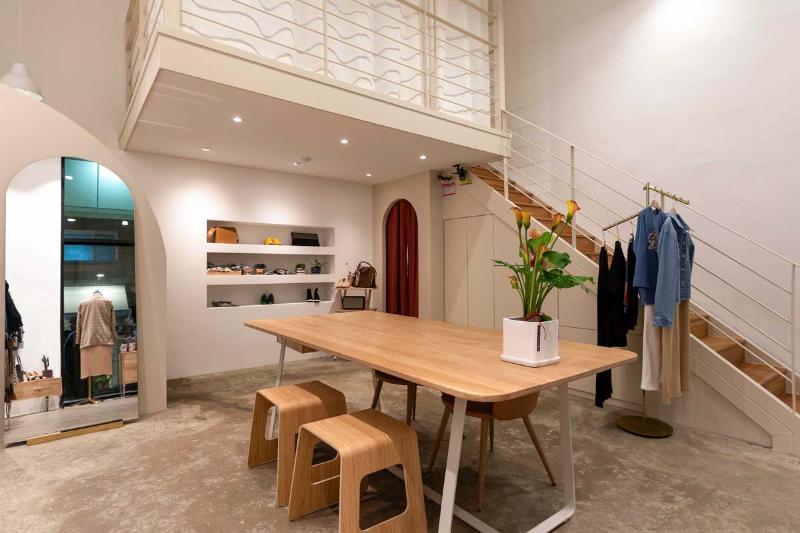 简约白诠释美学，皮肤护理与时尚穿搭的空间融合-3