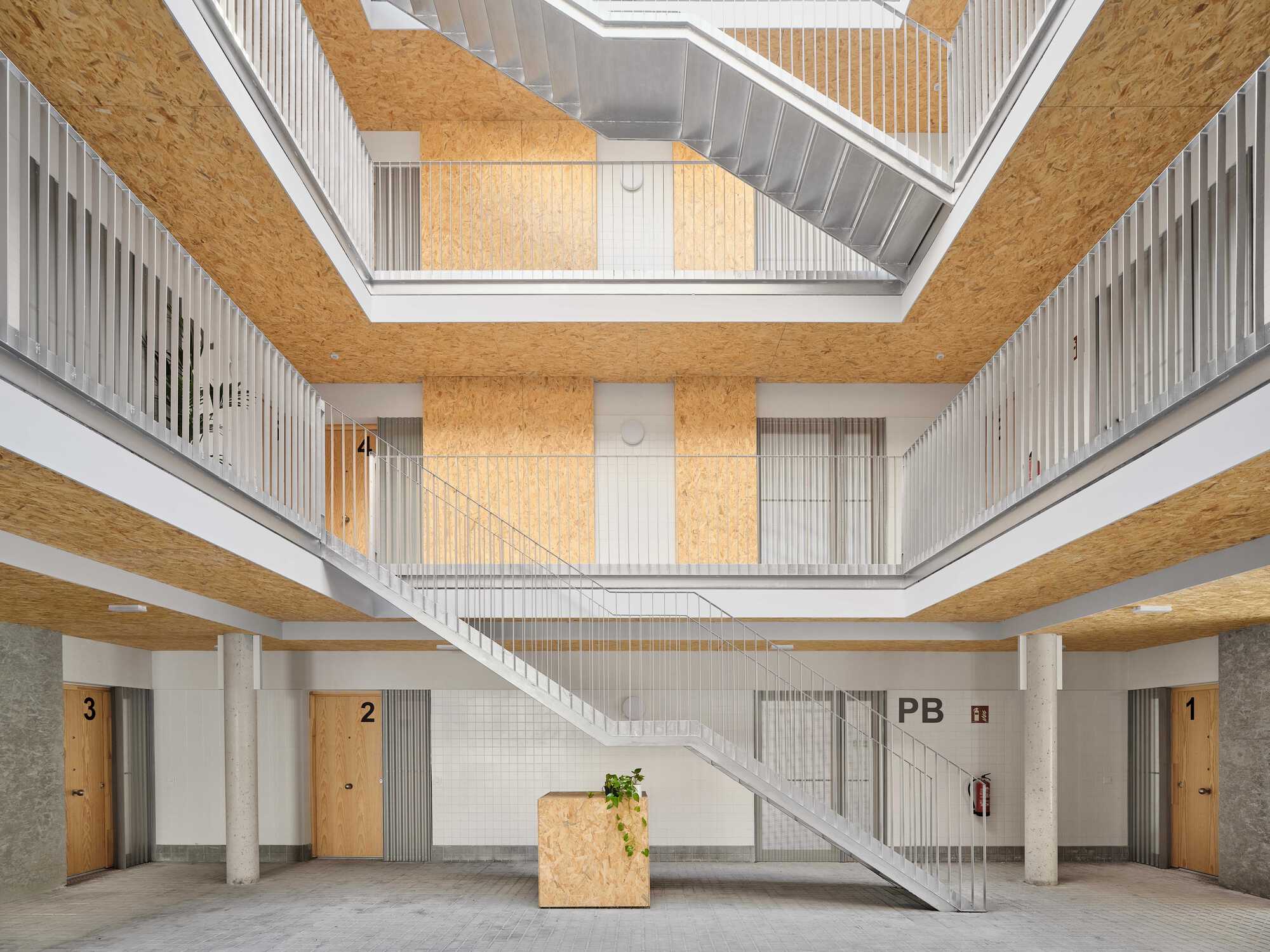 24 AFFORDABLE HOUSING UNITS IN IGUALADA / 4RQ ARQUITECTURA +M ARQUITECTES-9