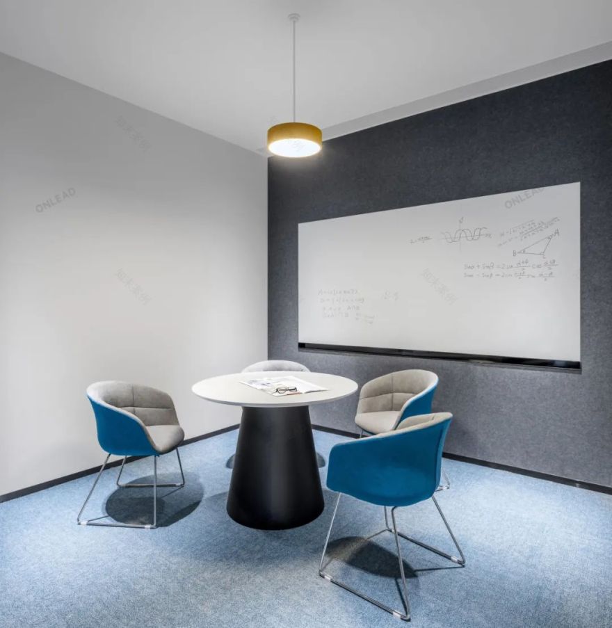 上海巴克斯酒业:科技前沿的灵动办公空间丨中国上海丨海太欧林-18