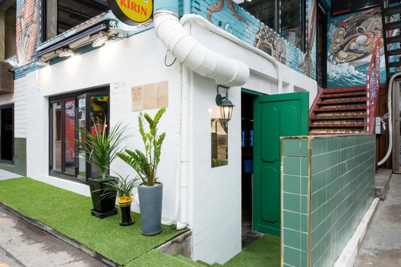 15 坪地下室酒馆，裸露混凝土打造简约工业风-9