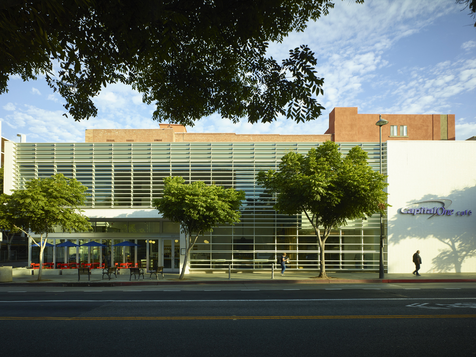 第一资本银行和咖啡馆-12