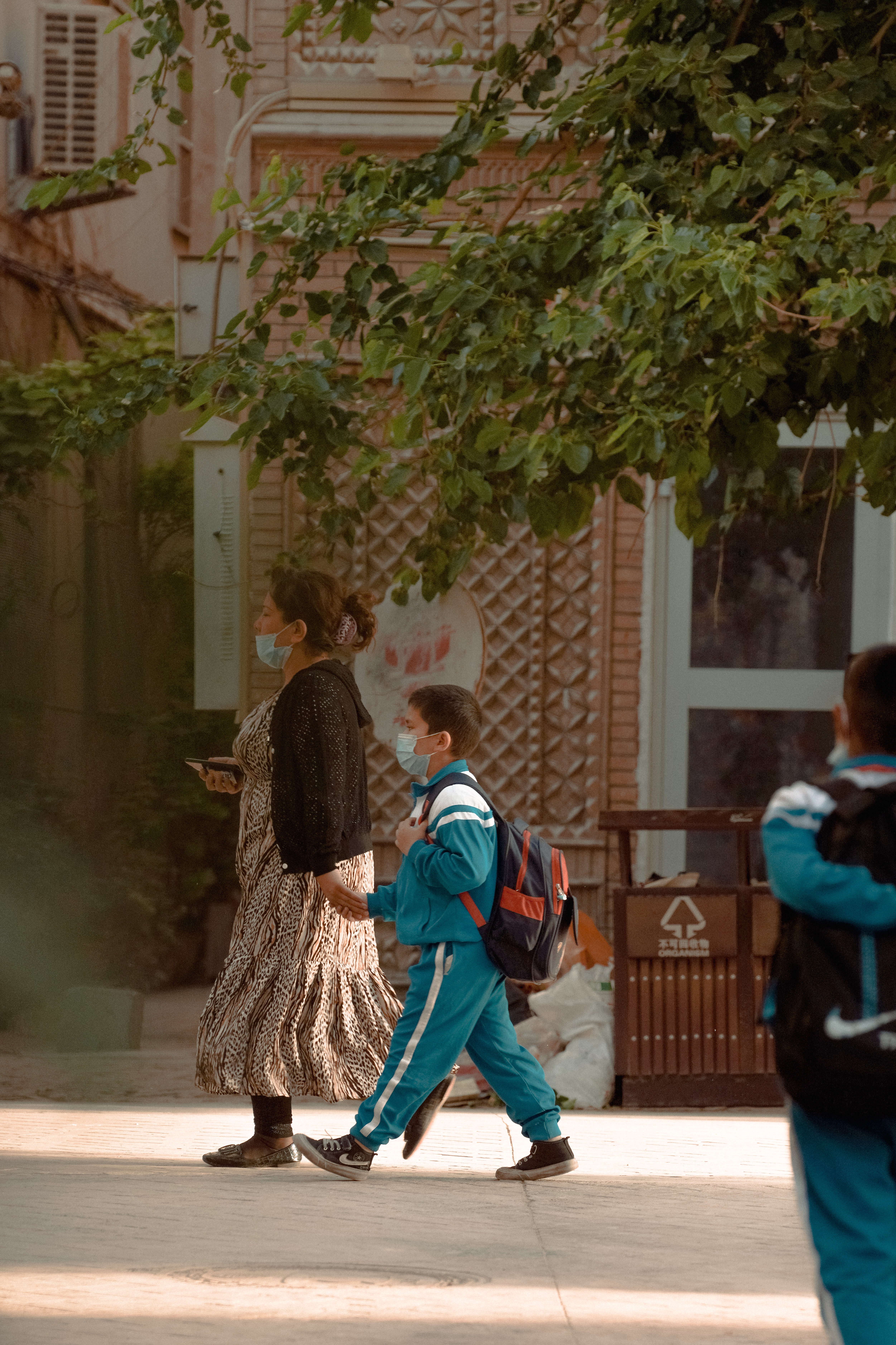 喀什清晨上学的孩子们-17