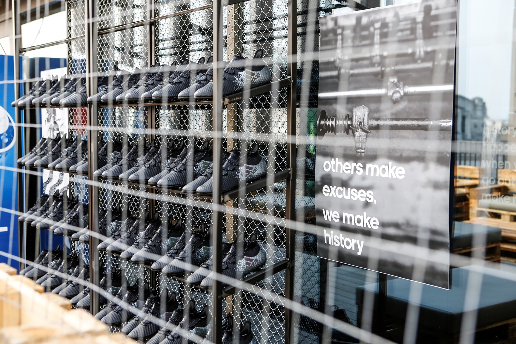 2016 欧冠 Adidas 概念店设计-29