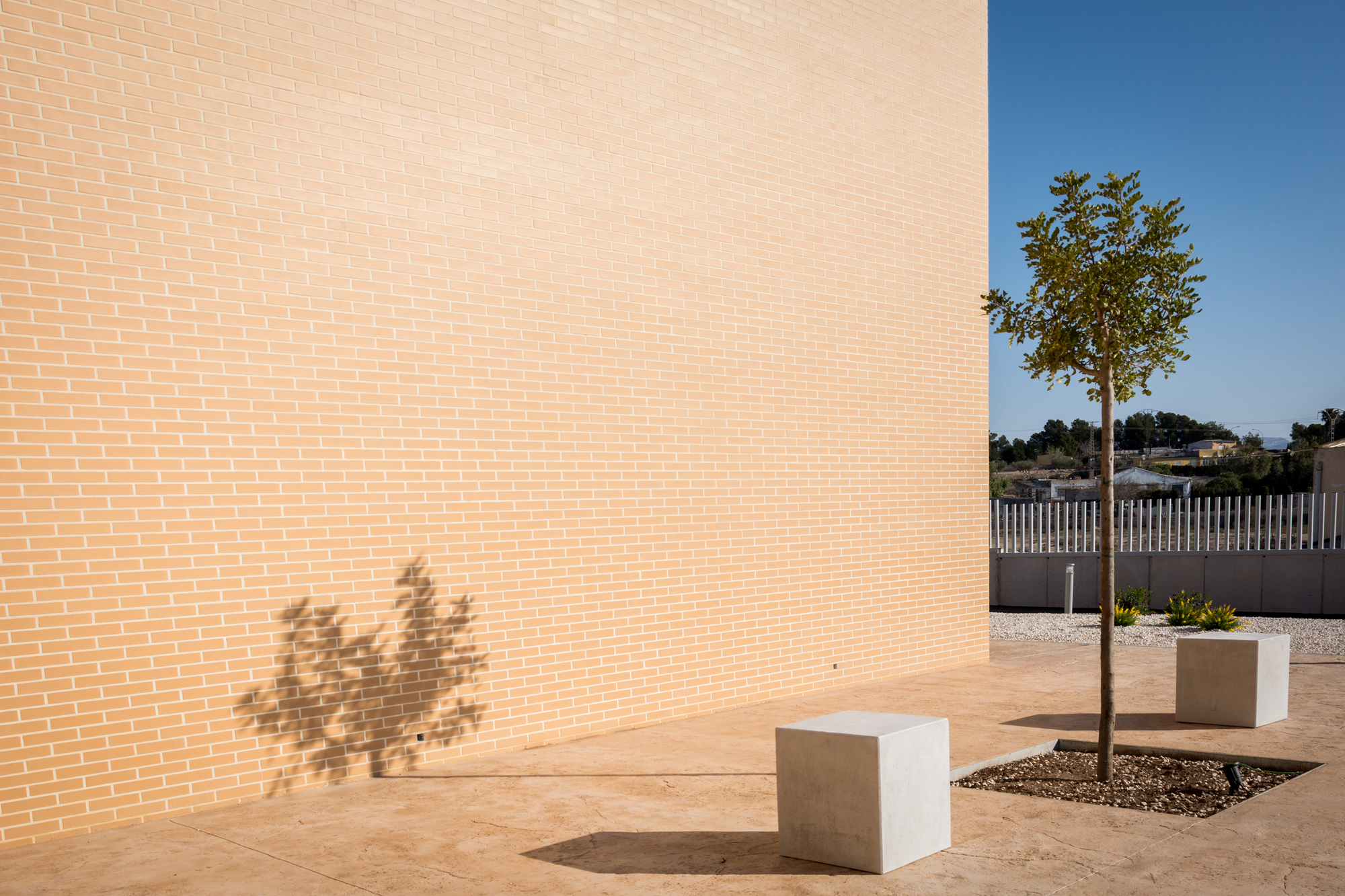 Monóvar Funeral Home | 融入自然的哀悼空间-24