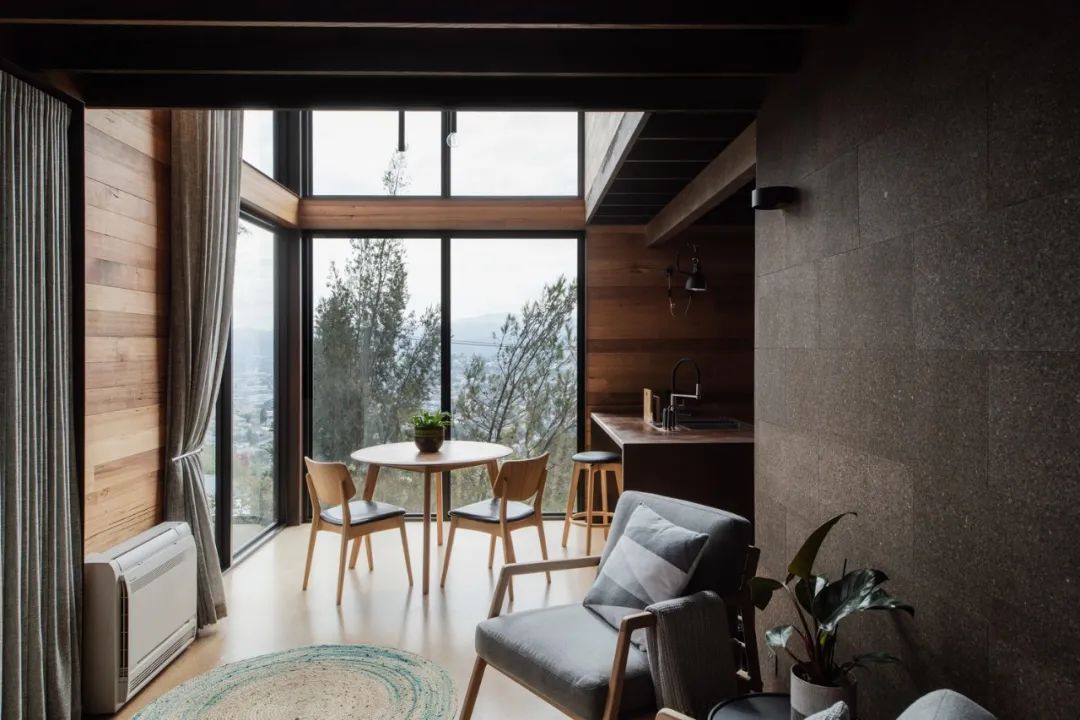 塔斯马尼亚山脊上的迷你鸟舍工作室丨澳大利亚朗塞斯顿丨Birdhouse工作室-17