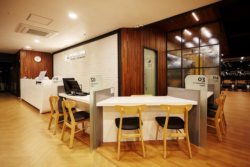 240 平运动中心，温馨舒适的空间设计-10