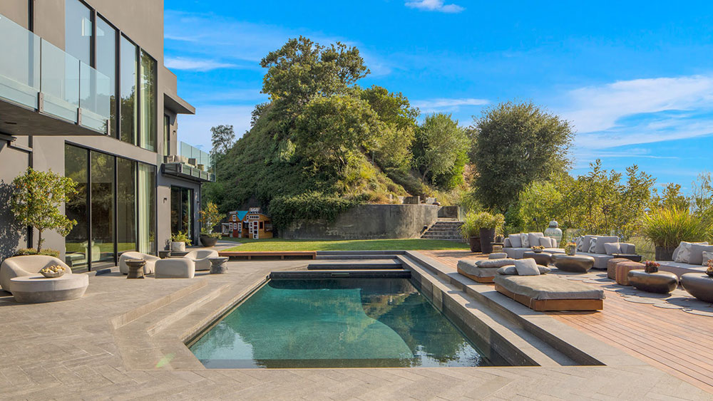 Beverly Hills Homes are Luxurious, Beautiful -- and Expensive-19