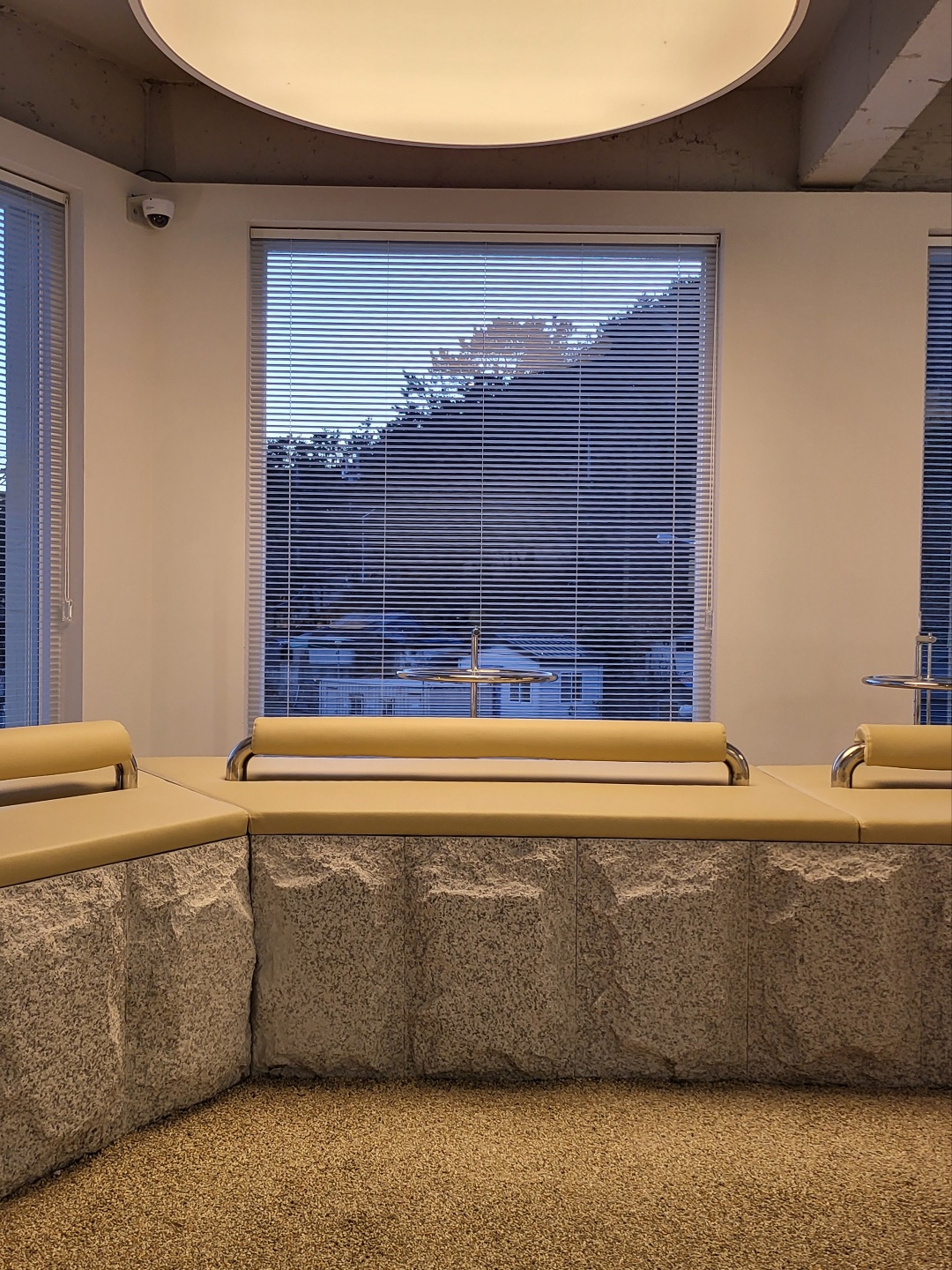 40 坪高级感十足的韩国窗源咖啡厅设计-18