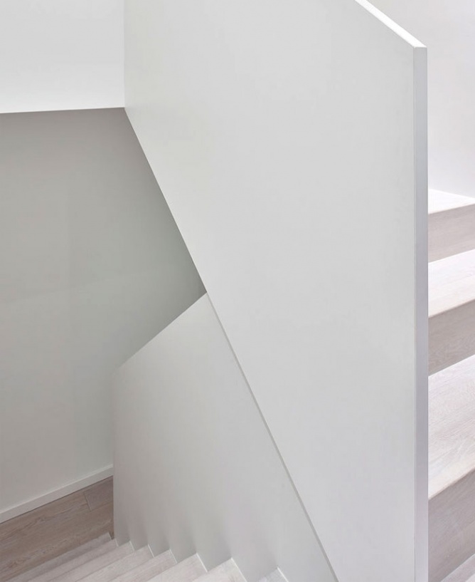 极简主义和鲜明特色的家-9