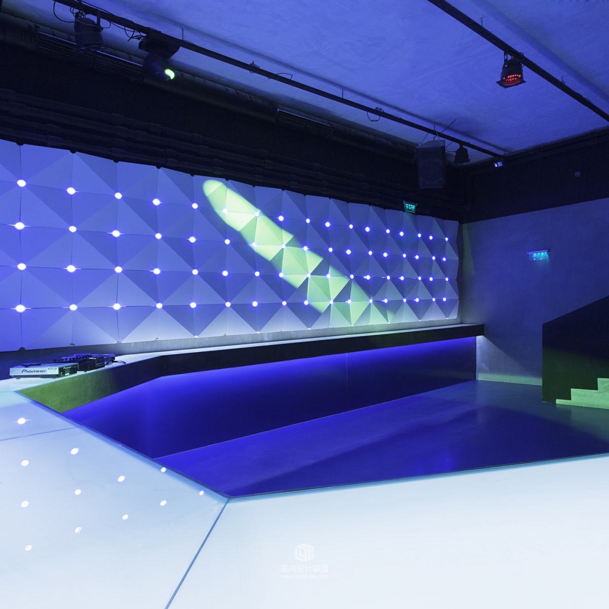 布达佩斯Kocka酒吧-11