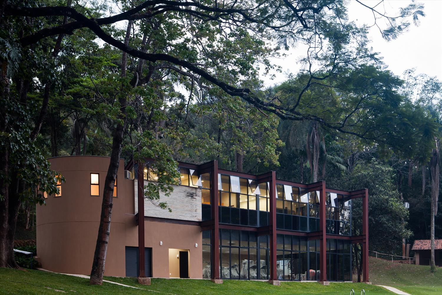 Clube Campestre 运动俱乐部更衣室设计-4