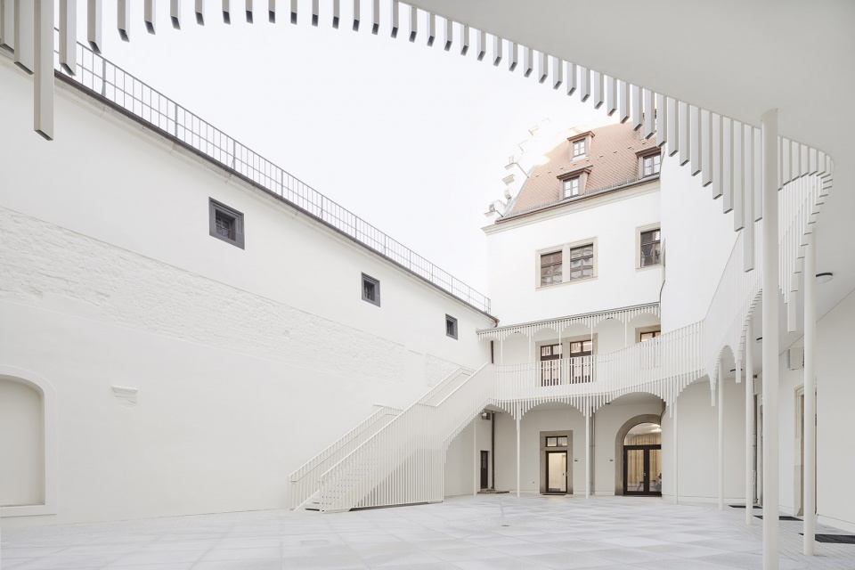 大教堂之家丨德国德累斯顿丨Alexander Poetzsch Architekten-3