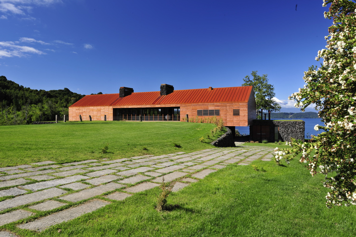 智利 Maiten 度假别墅 | 家庭共享空间与自然景观相融合-16