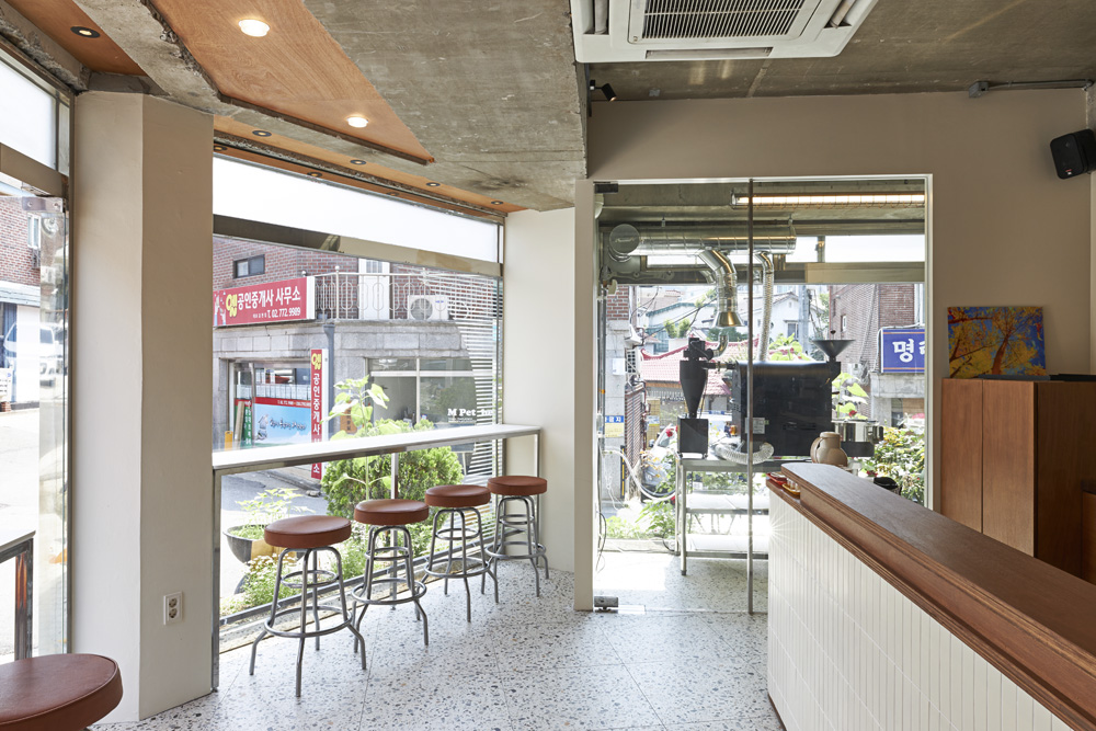 现代简约风 10 坪咖啡厅设计，美观实用兼具-4