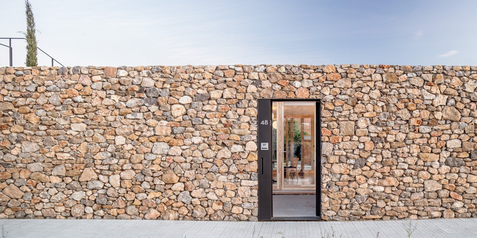 巴塞罗那 AA 别墅 | 融入环境的生物气候度假屋-17