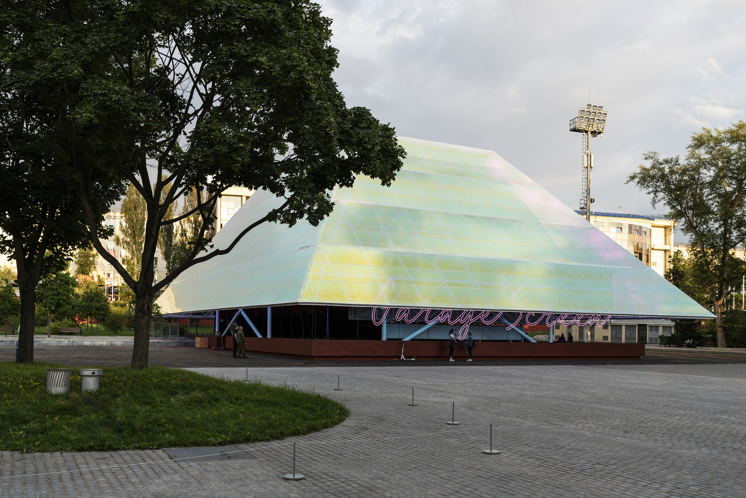 900 平米车库影院，SYNDICATE Architects 打造独特观影空间-16