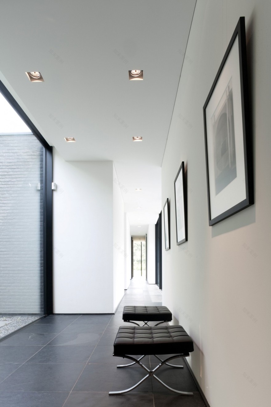 The Iconic Barcelona Chair Featured In Stylish Interior Designs-16