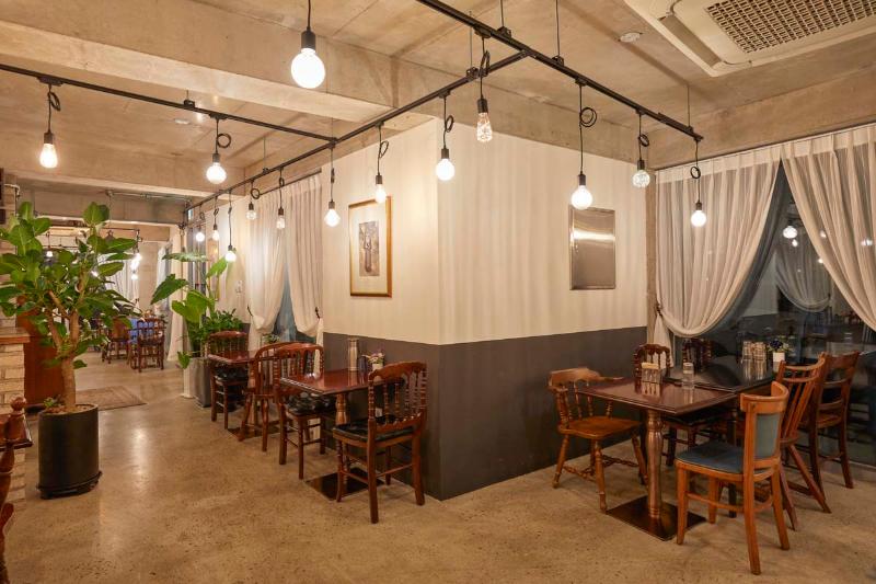 30 平米日式餐厅，极简风格打造温馨空间-9