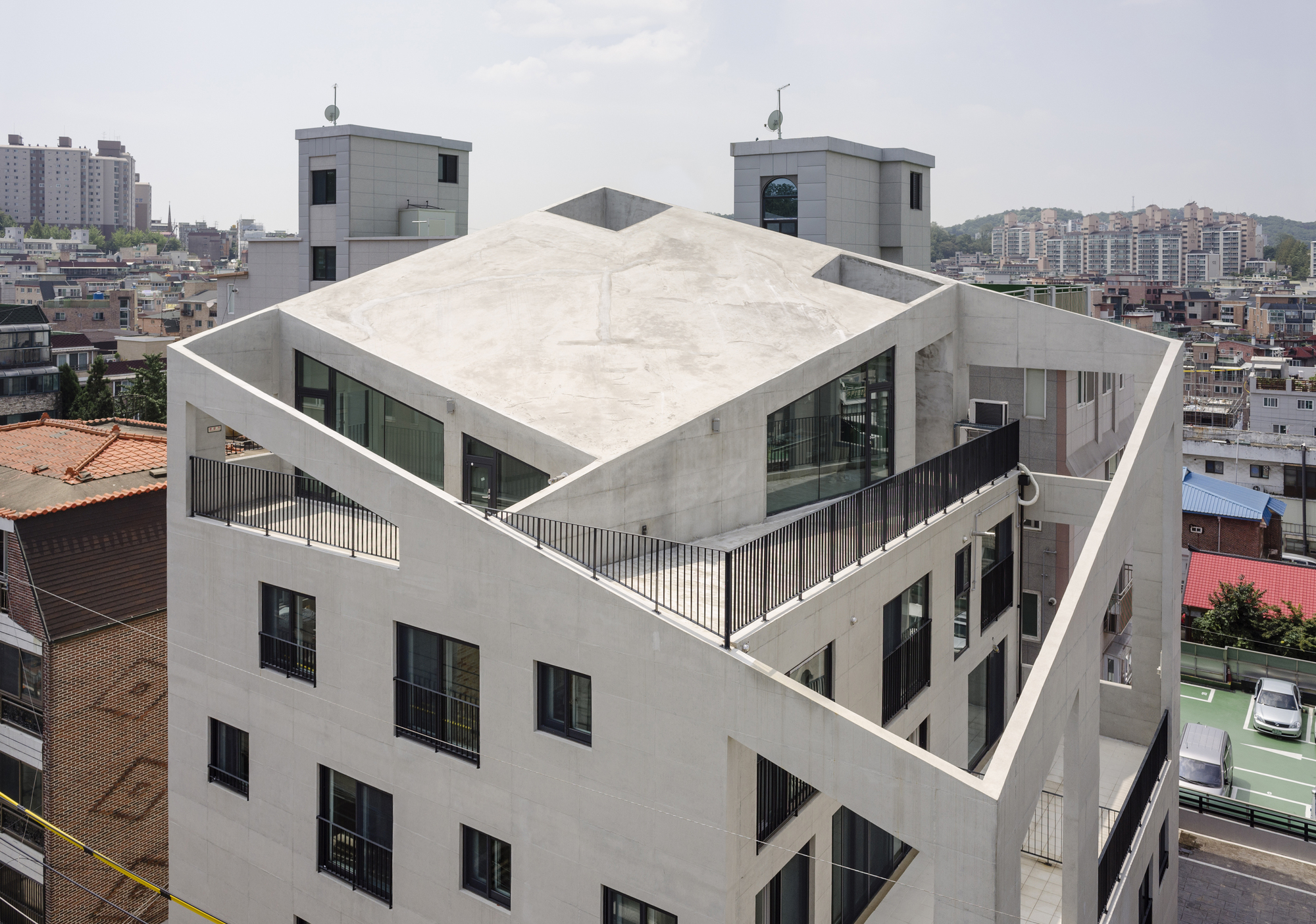 Bracing House / Atelier Jun-20