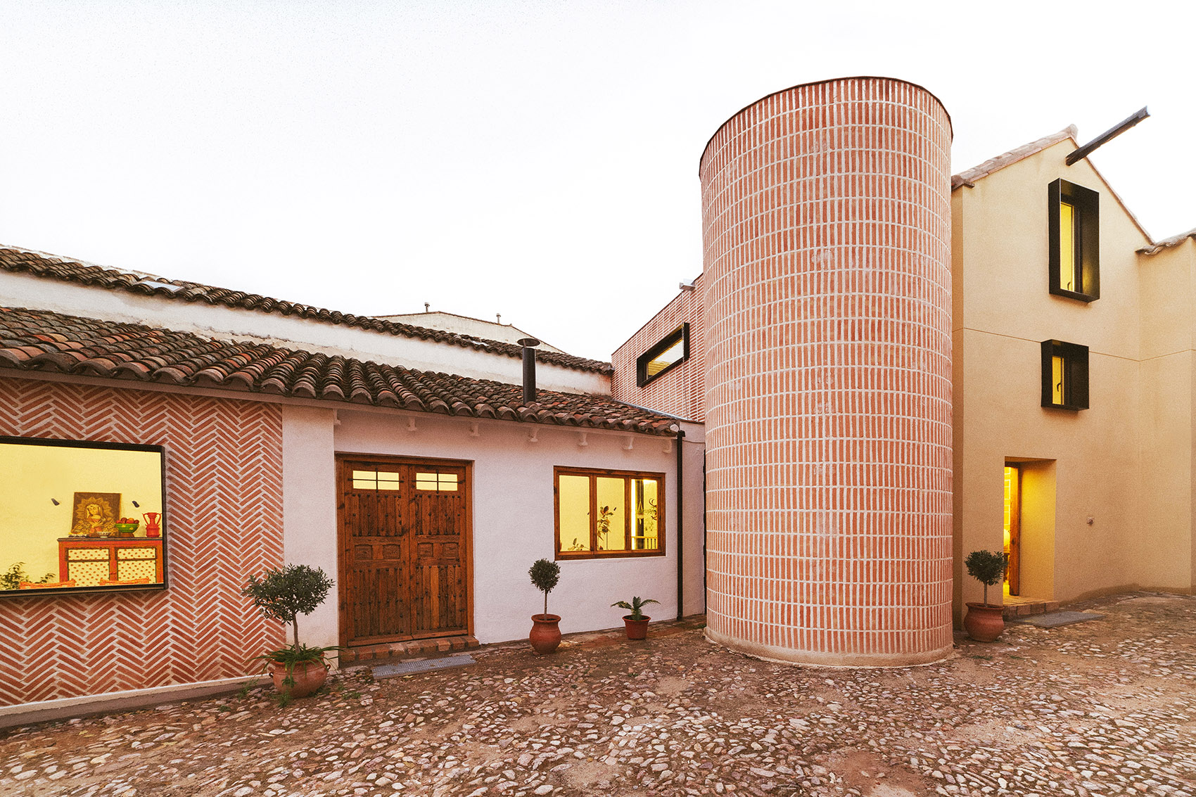 茅草屋的新时代，西班牙 / OOIIO Architecture-8