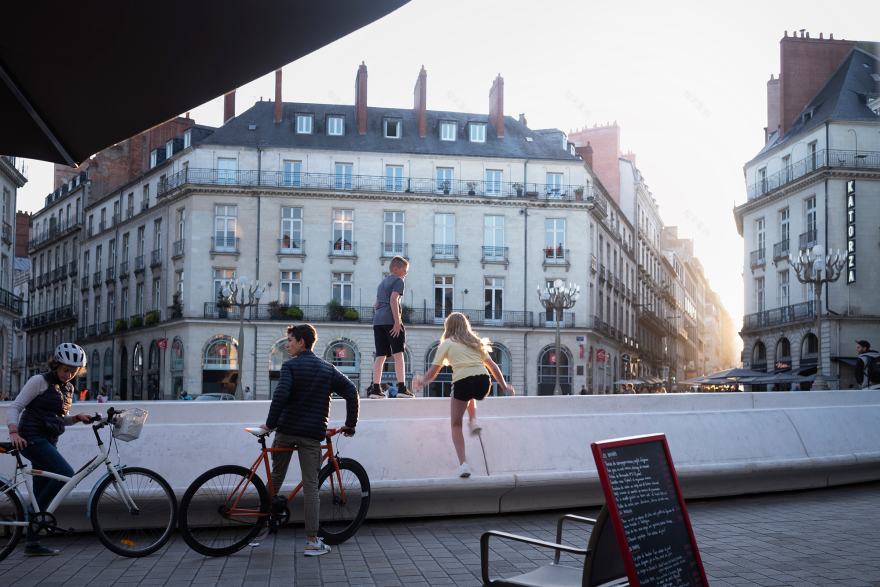 Versus Installation / TITAN-24