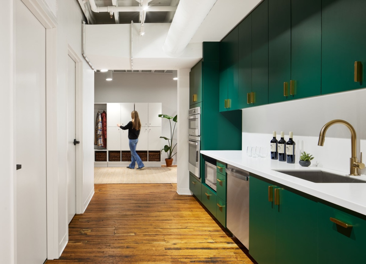 温馨如家的办公室设计 · Beehive 战略传播办公室丨美国丨Studio BV-16