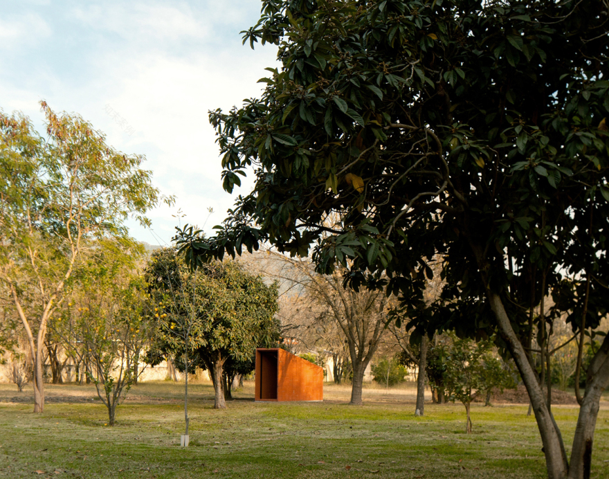 1200 片红砖构建的冥想小教堂-20