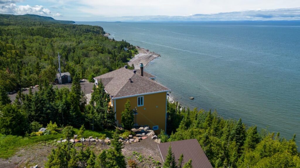 圣西蒙  里穆斯基山上的漂亮住宅丨加拿大魁北克-6