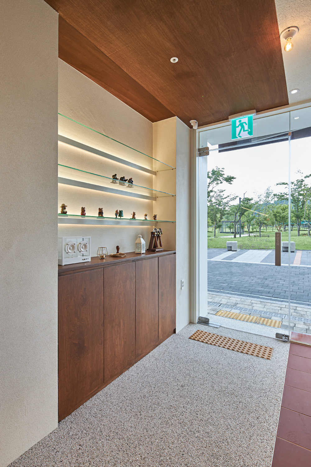 15 坪优雅精品烘焙咖啡馆设计-9