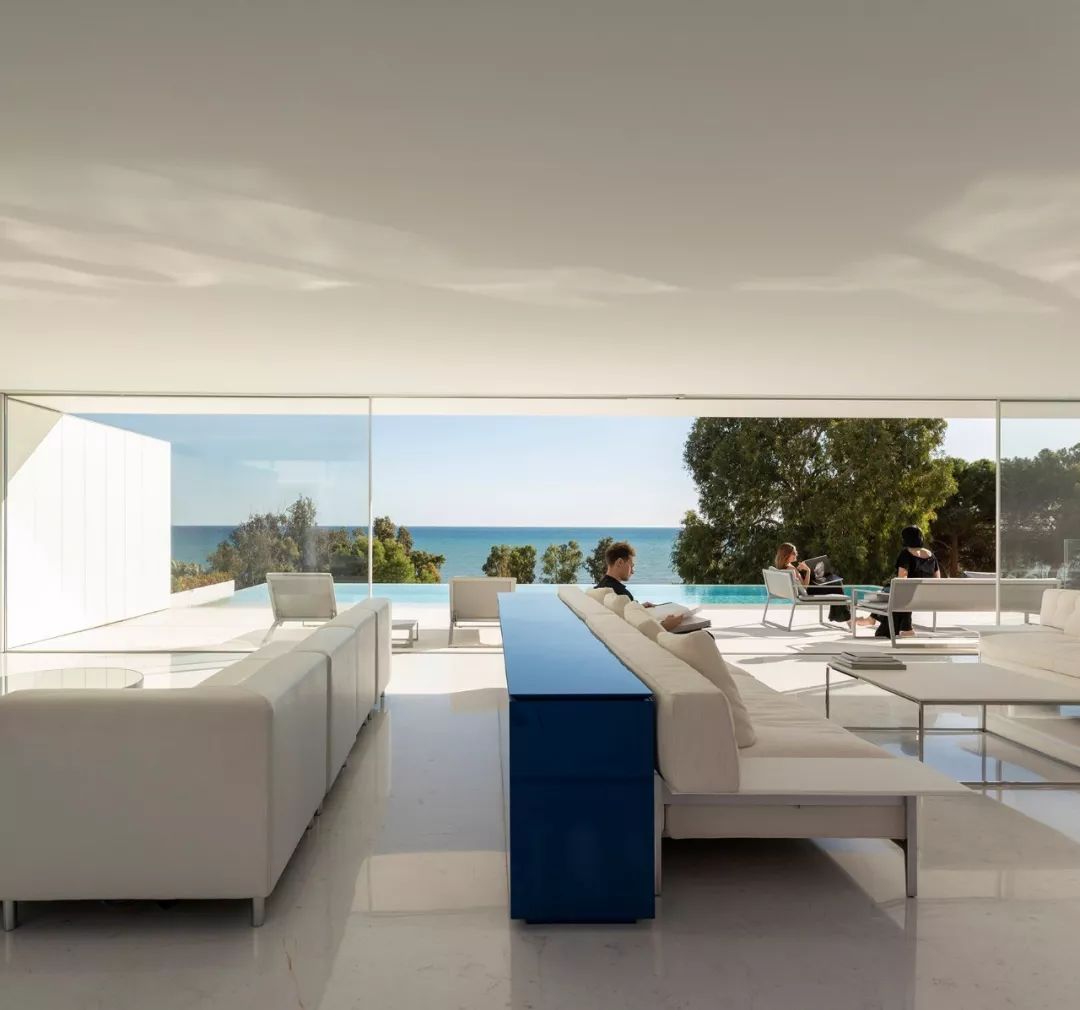 极简主义设计，葡萄牙里斯本的通透空间美学-15