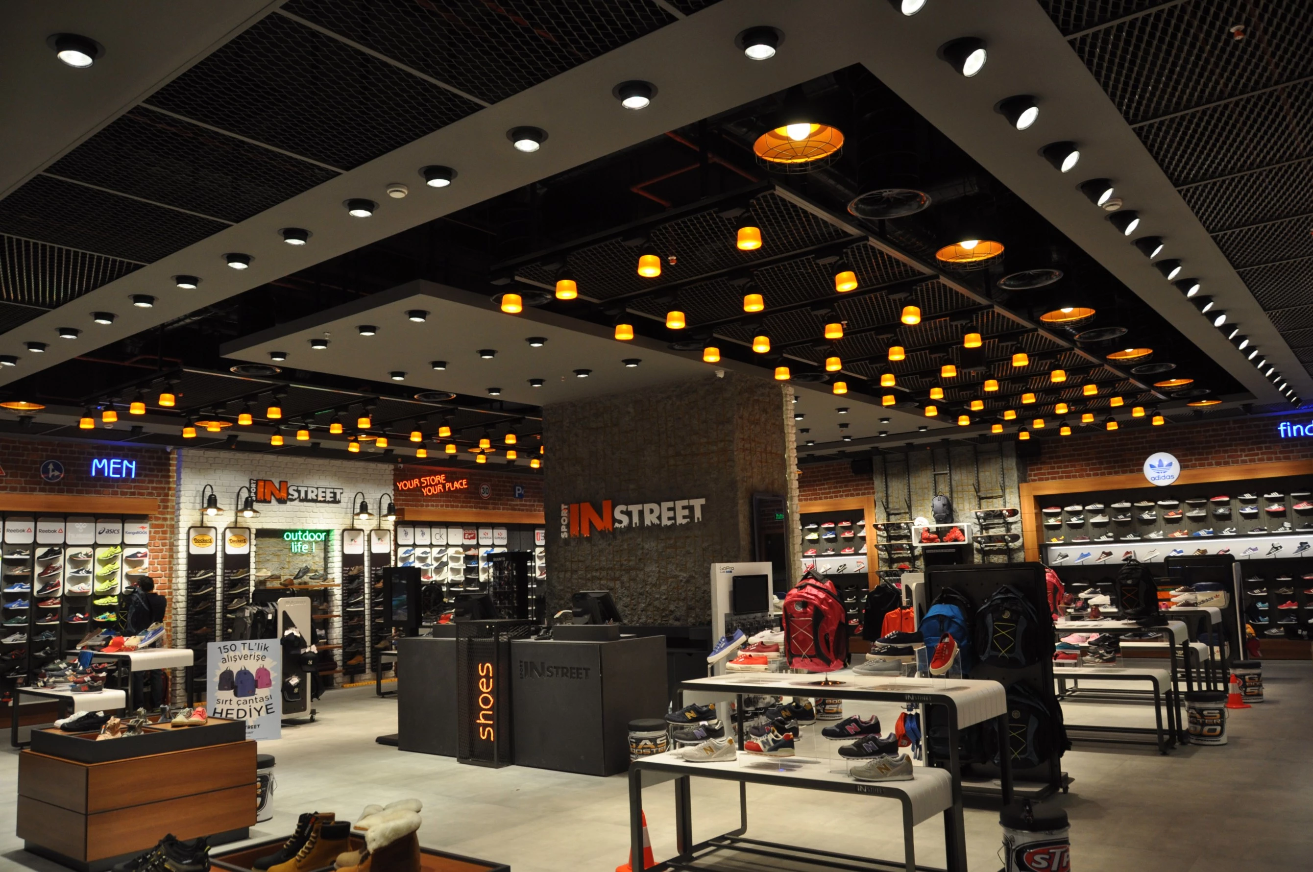 街头运动旗舰店-26