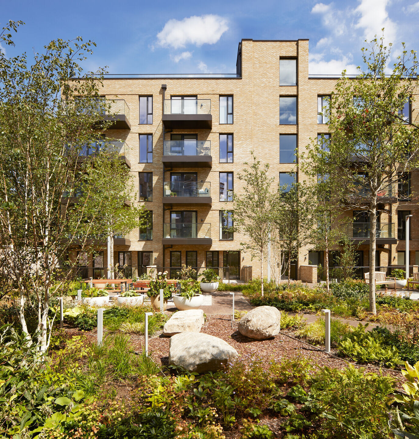 St Leonard’s Court · 混合型社区丨英国伦敦丨Child Graddon Lewis-46