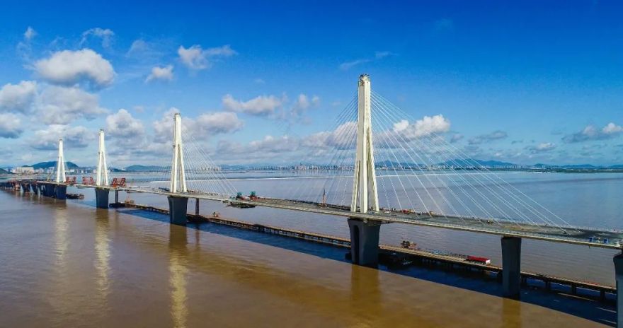 世界首座公铁两用四塔斜拉桥!合龙!-9