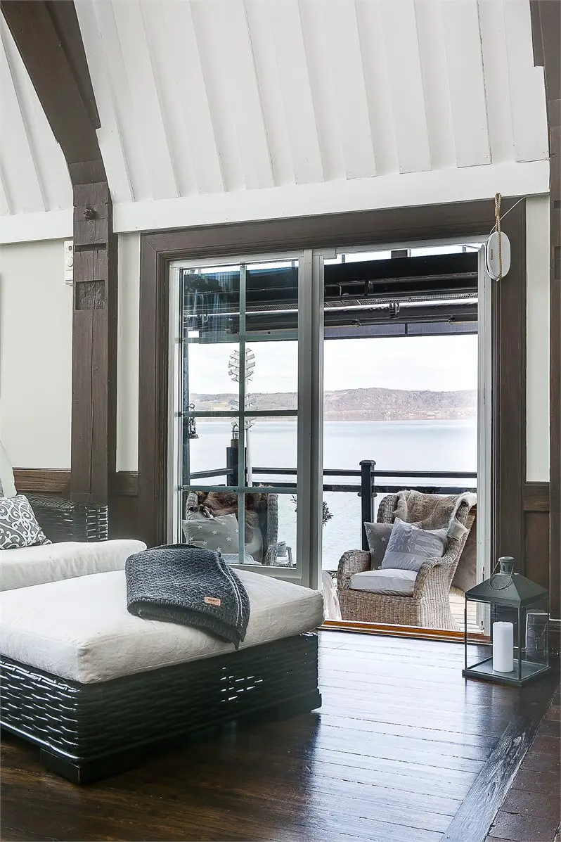瑞典湖边百年老屋翻新，白色海洋风格度假屋-5