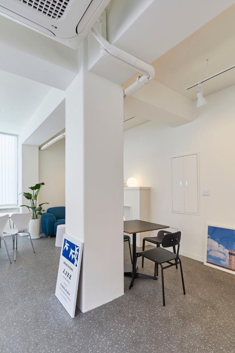 简约白色调 17 坪咖啡馆设计-11