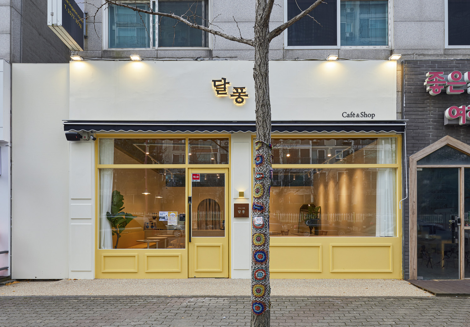 "韩国简约风格咖啡厅设计"-2