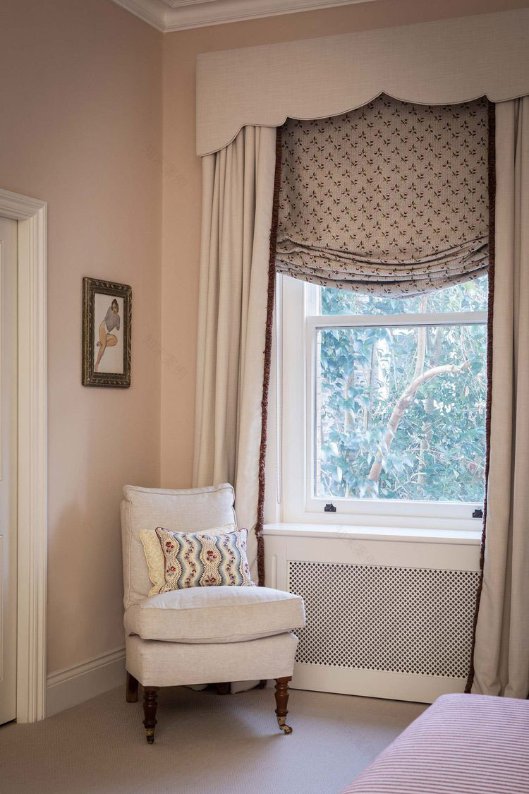 英国小城彩色家庭住宅设计-12