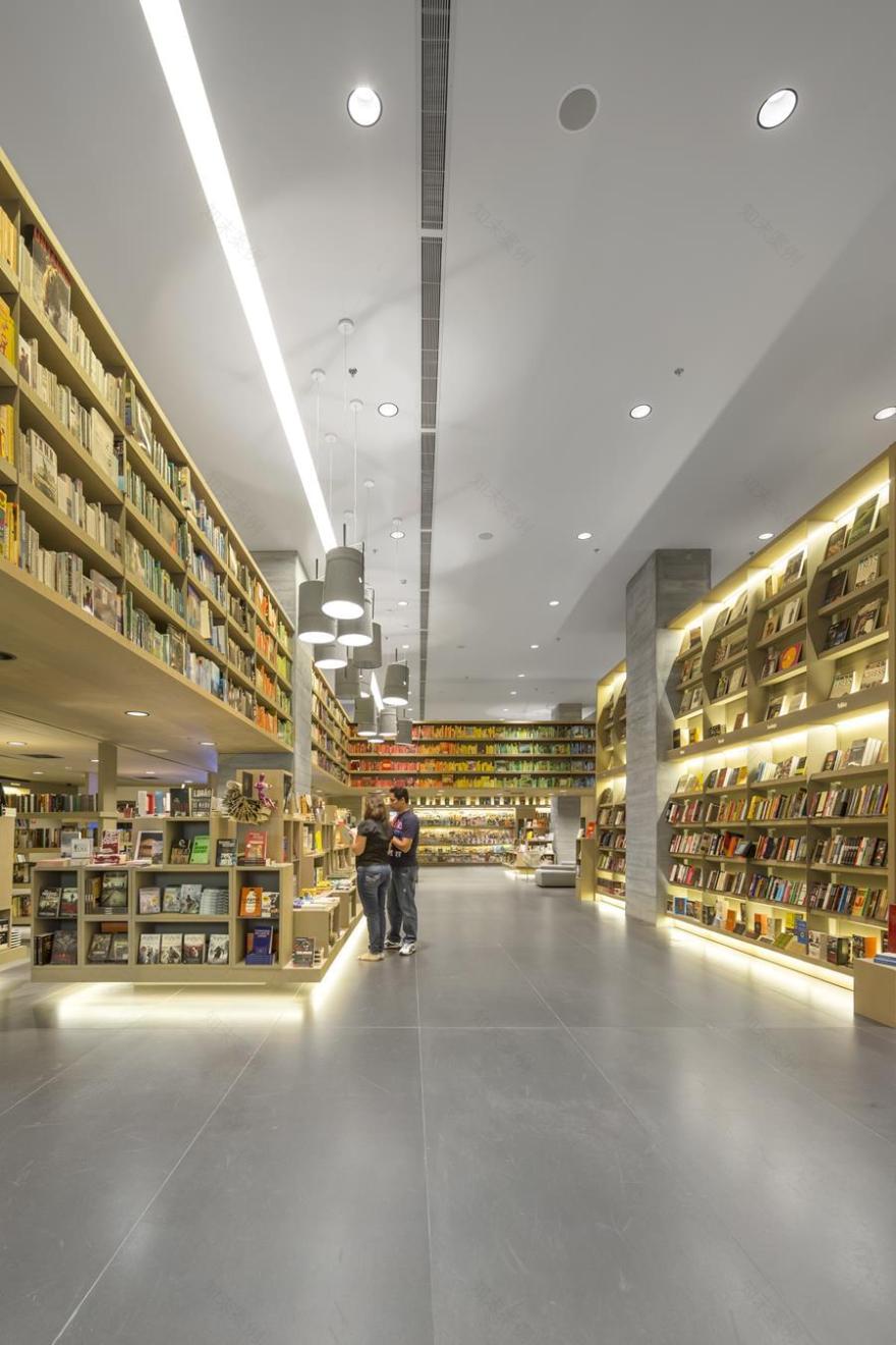 里约热内卢的绿洲 · Livraria Saraiva 书店设计-5
