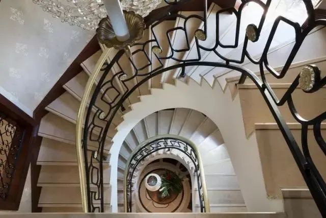 叶胤祥打造 482 平欧式别墅，再现复古优雅-16