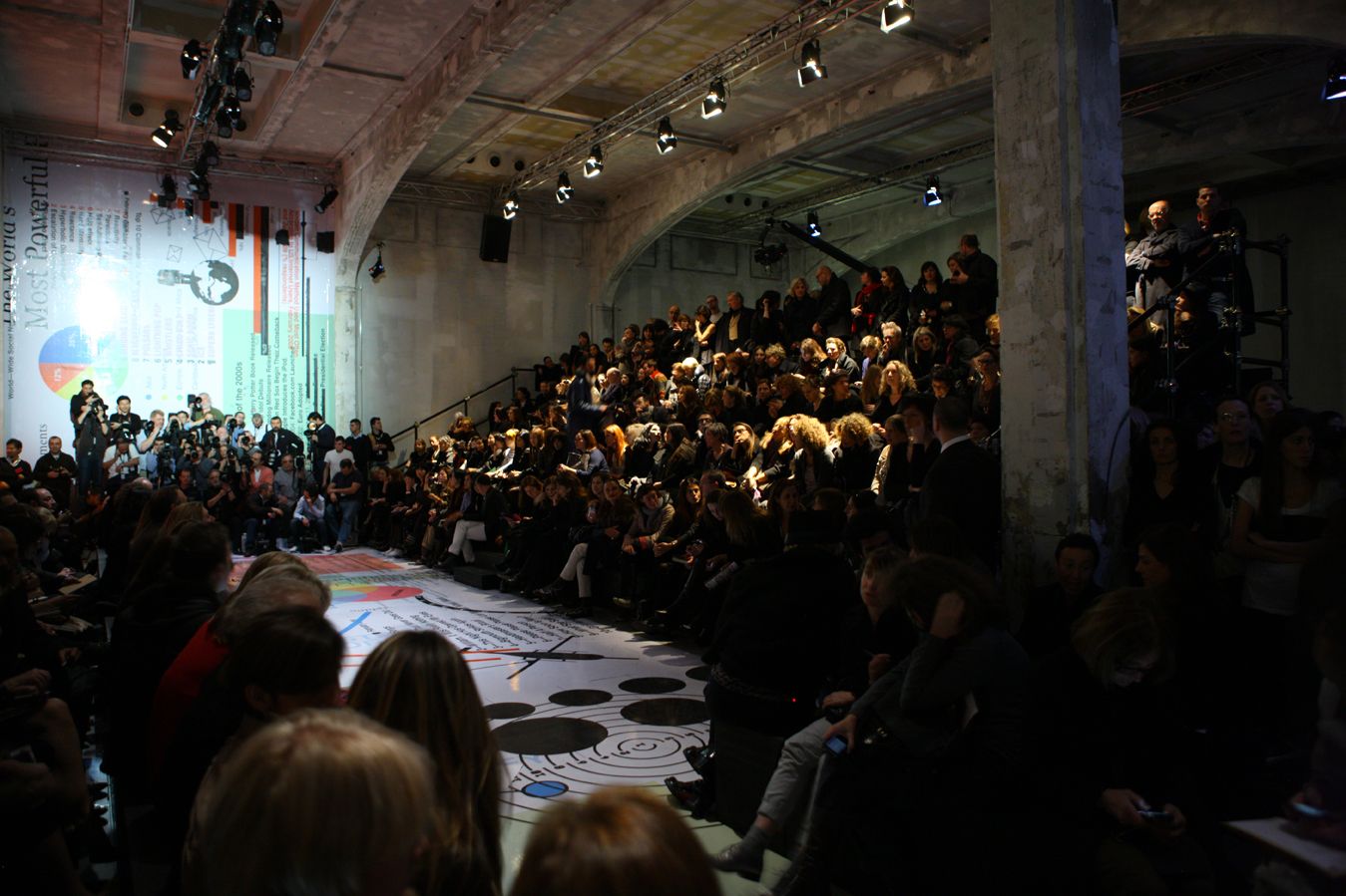 2010 秋冬普拉达女装秀-11