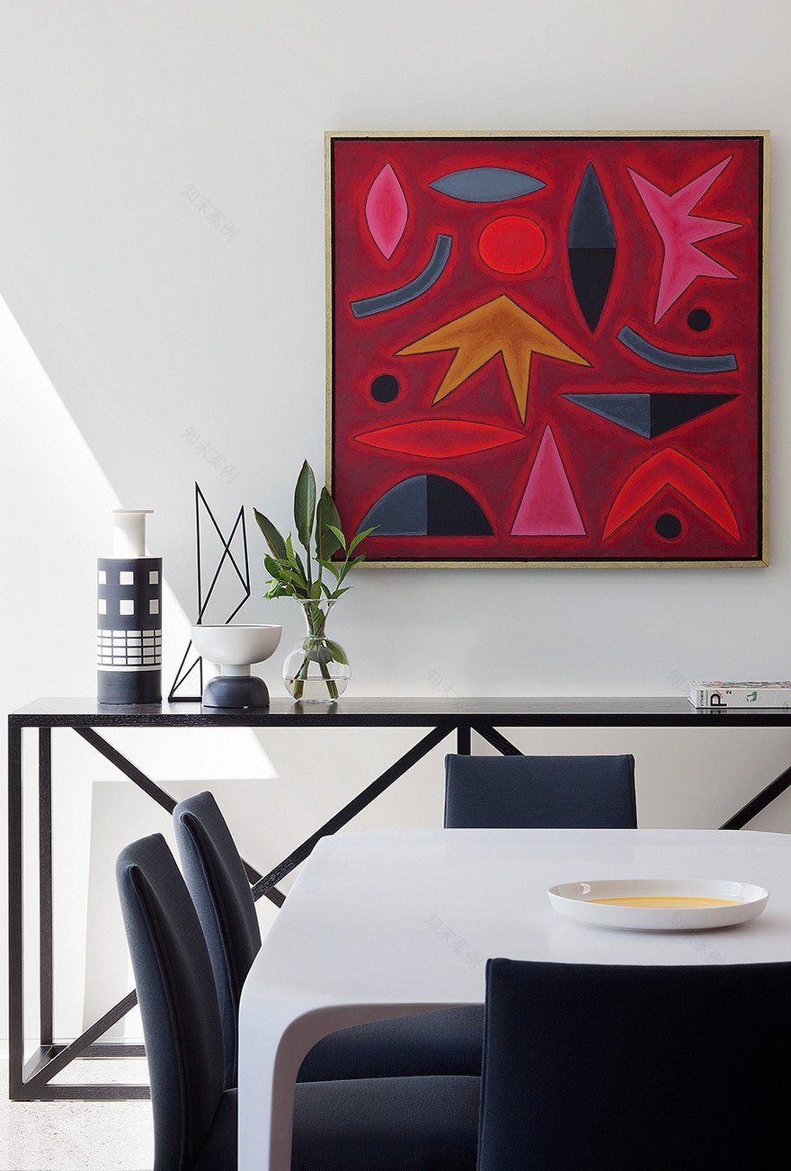 Unconventional House With Elliptical-Shaped Walls That Create New Spatial Perspectives-30