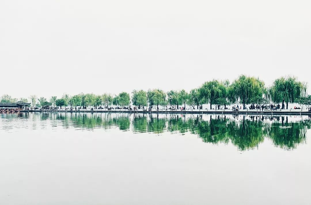 杭州富春江畔的克莱因蓝商业空间-12