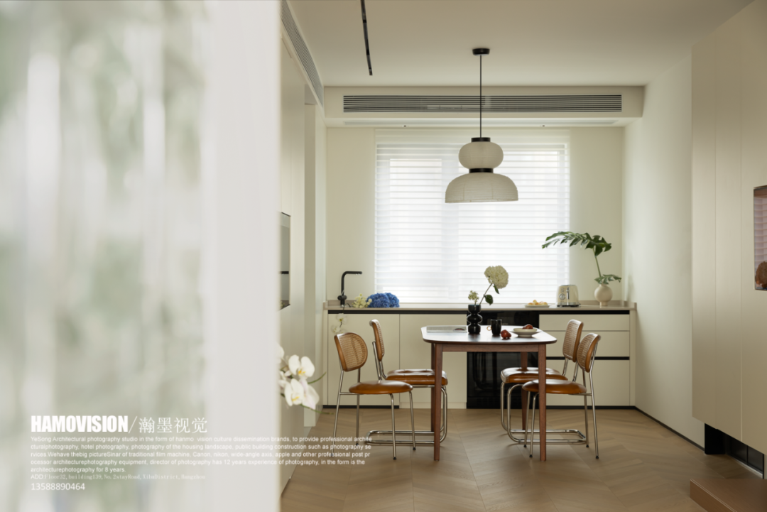 奶油色空间中的极简艺术丨中国上海丨年·演播室-40