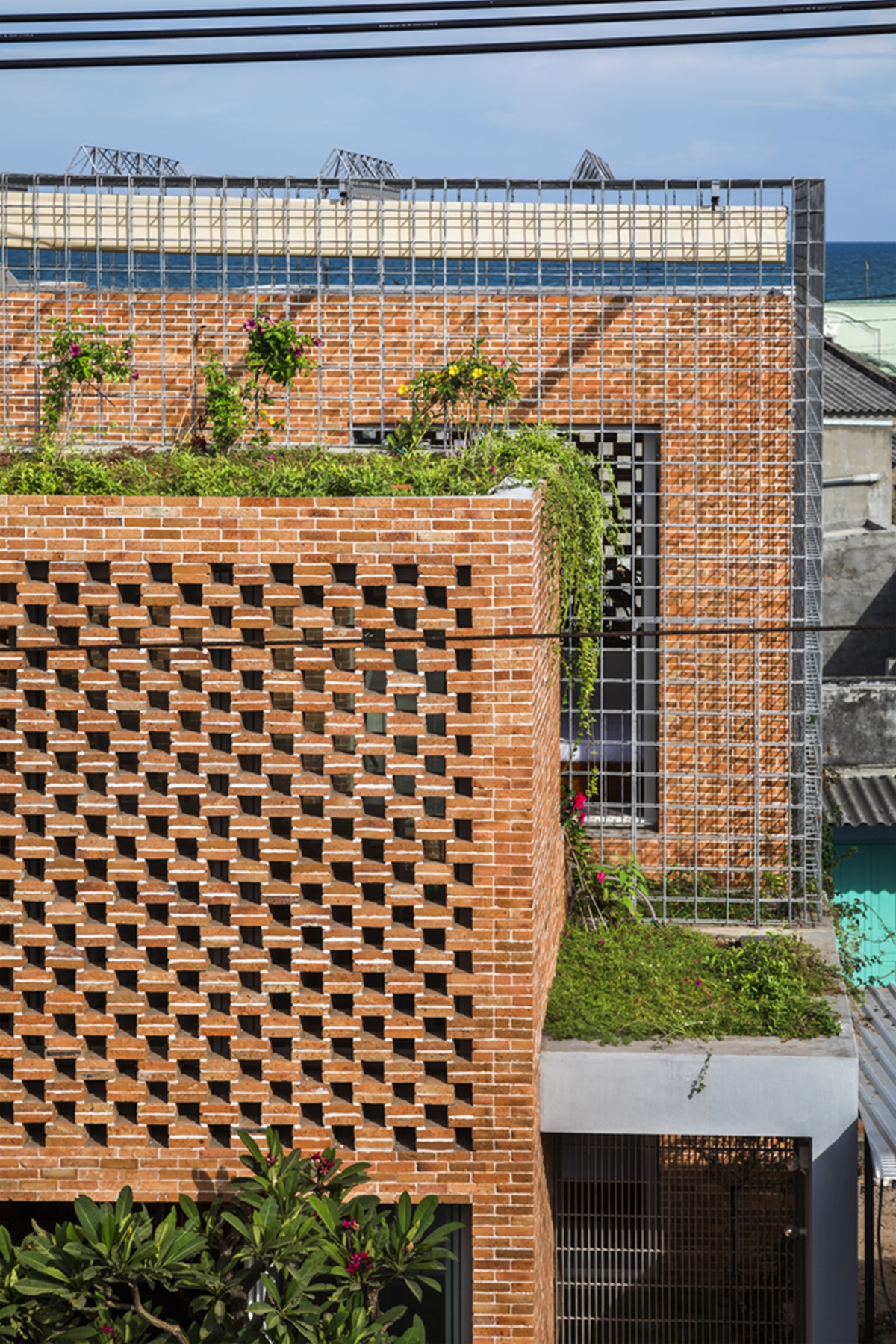 越南海滨别墅 | 充分利用自然光线与绿色元素的环保设计-7